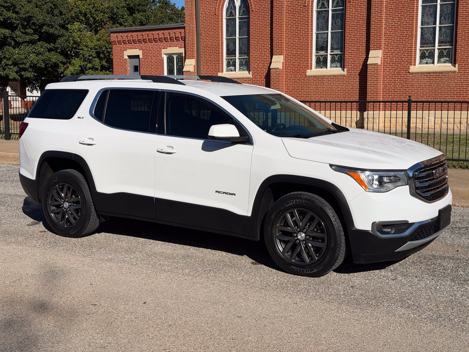 Used 2019 GMC Acadia SLT AWD/4WD image 2