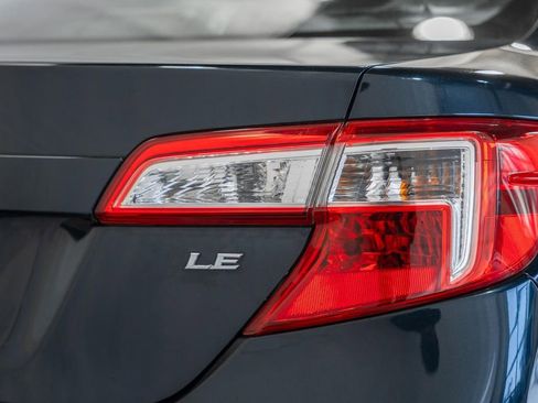 Used 2012 Toyota Camry LE image 6