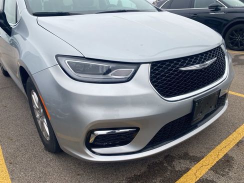 Used 2024 Chrysler Pacifica Touring-L image 5