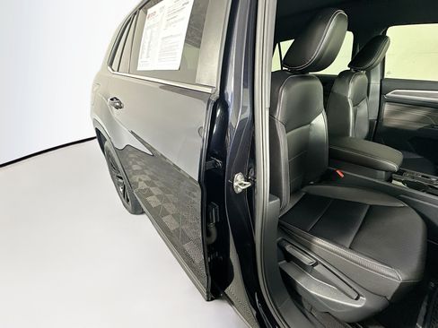 Used 2023 Volkswagen Atlas Cross Sport SE w/ Panoramic Sunroof Package FWD image 28