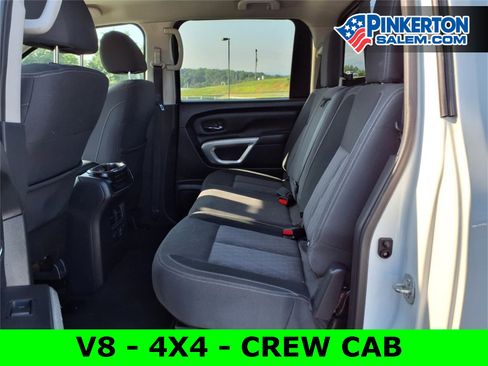 Used 2022 Nissan Titan SV w/ SV Convenience Package image 12