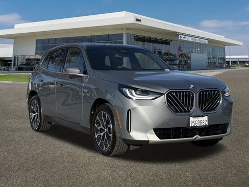 Used 2025 BMW X3 xDrive30i w/ Premium Package image 2