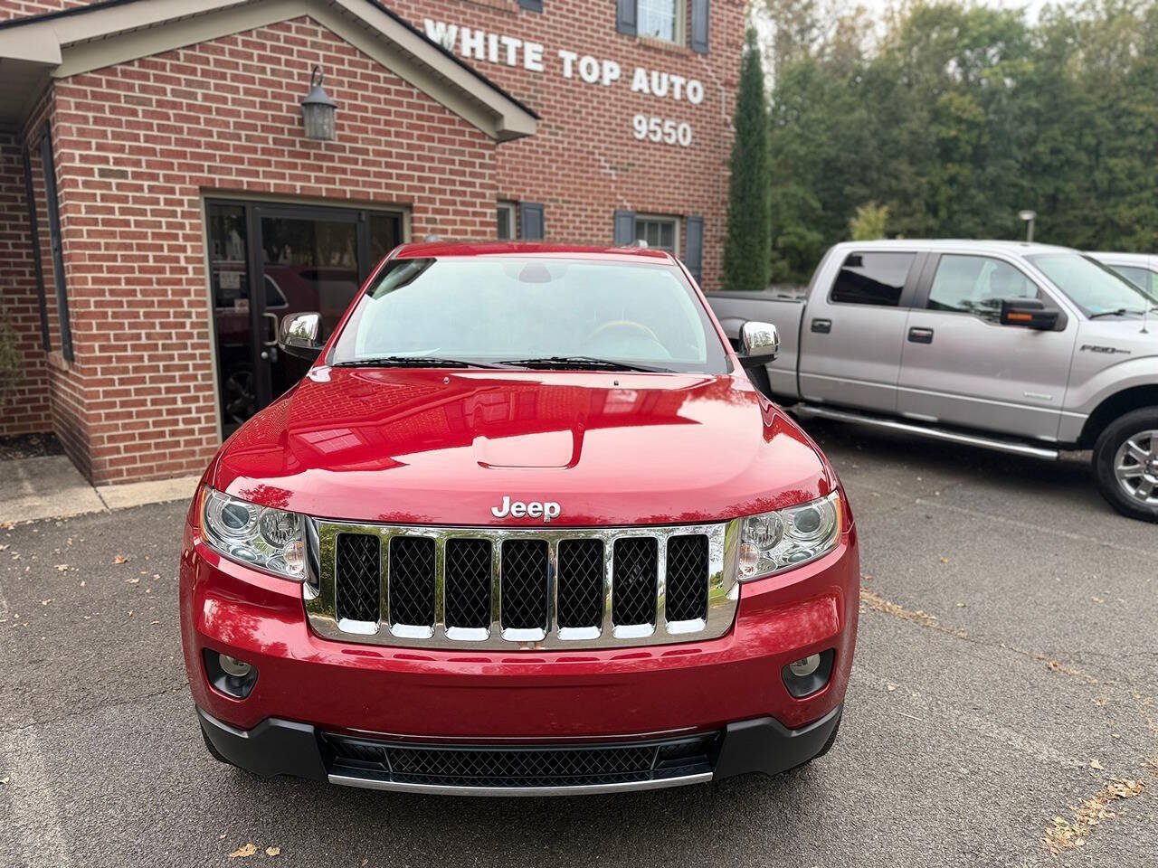 Used 2011 Jeep Grand Cherokee Overland AWD/4WD image 9