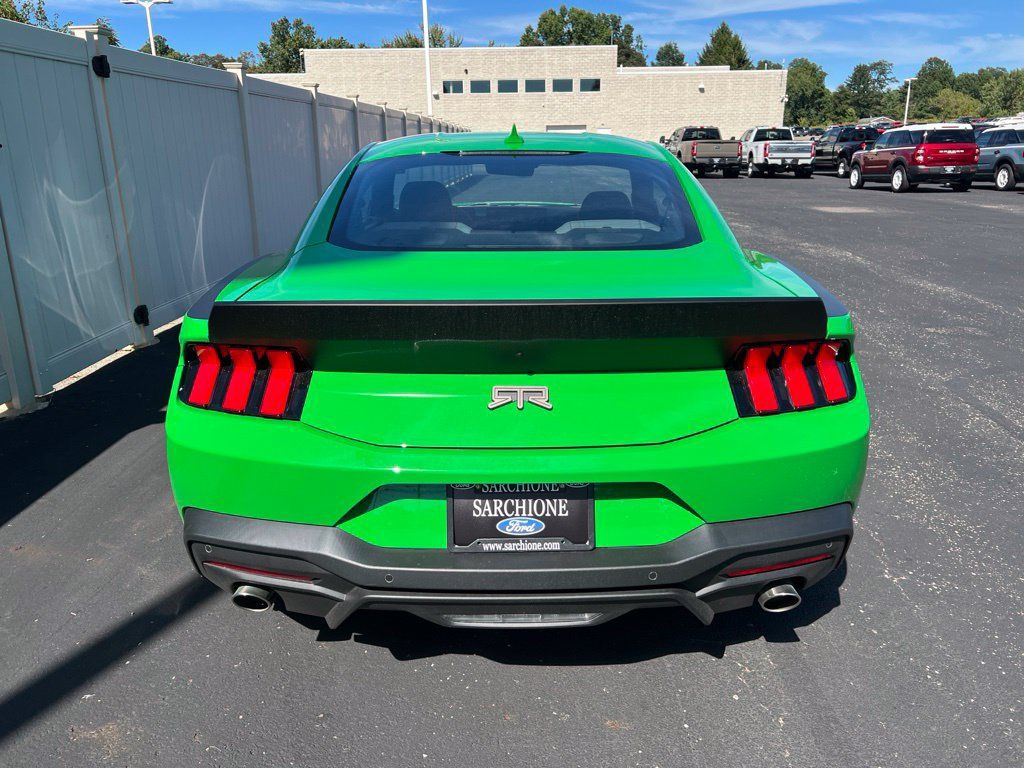 Used 2025 Ford Mustang GT w/ GT Performance Package RWD image 9