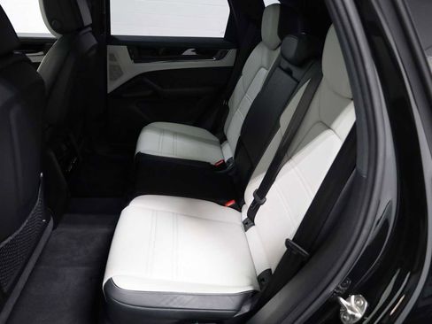 Certified 2025 Porsche Cayenne E-Hybrid image 36