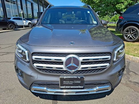 Used 2023 Mercedes-Benz GLB 250 4MATIC image 2