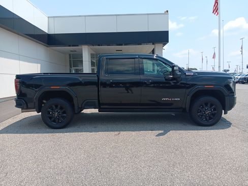 Used 2024 GMC Sierra 2500 AT4 w/ AT4 Premium Plus Package AWD/4WD image 7