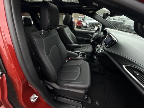 New 2026 Chrysler Pacifica Select image 27