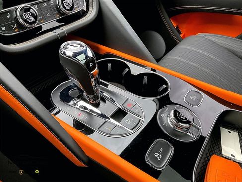 Used 2025 Bentley Bentayga image 16