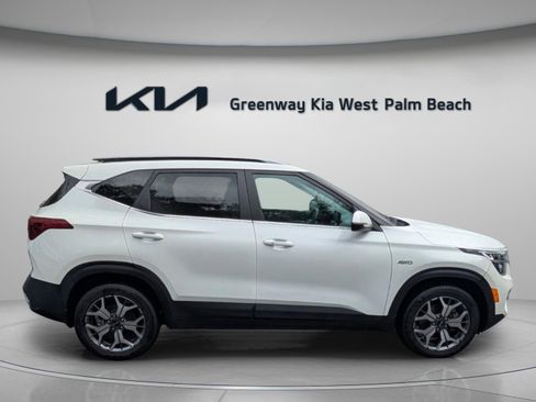 Certified 2021 Kia Seltos EX image 17