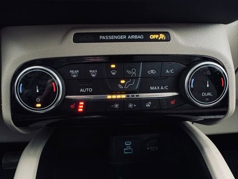 Used 2022 Ford Escape Titanium w/ Class II Trailer Tow Package image 31