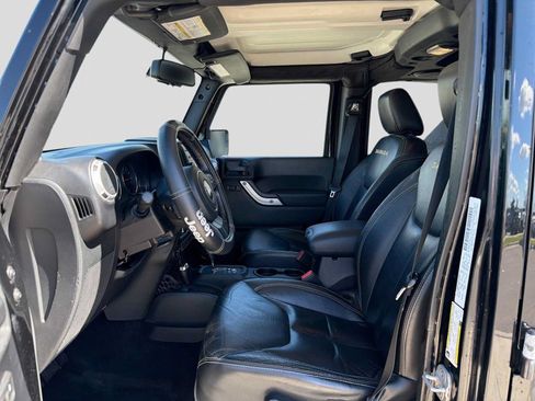 Used 2013 Jeep Wrangler Unlimited Sahara w/ Connectivity Group AWD/4WD image 2