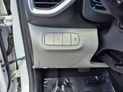 Used 2023 Hyundai Venue SEL FWD image 26