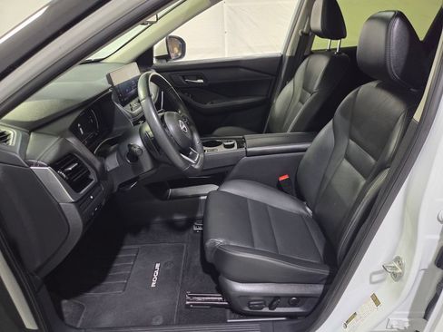Used 2024 Nissan Rogue SL AWD/4WD image 15