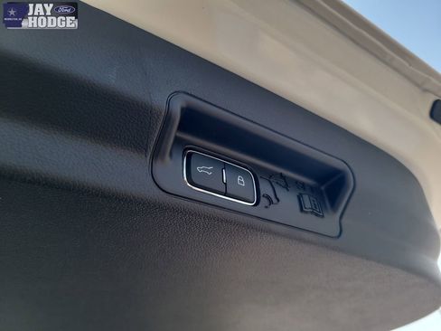 New 2025 Ford Explorer Active image 31