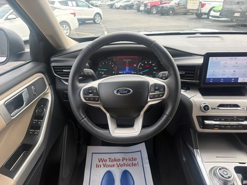 Used 2024 Ford Explorer XLT w/ Equipment Group 202A AWD/4WD image 19