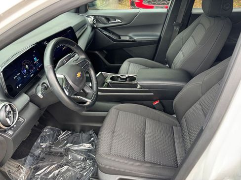Used 2025 Chevrolet Equinox LT image 28