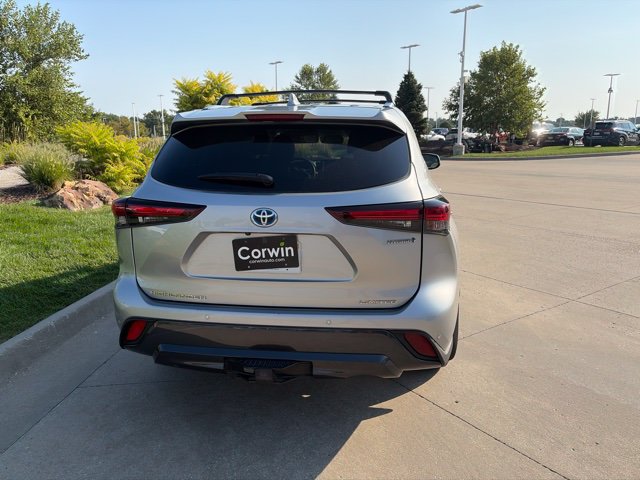 Used 2024 Toyota Highlander Limited AWD/4WD image 5