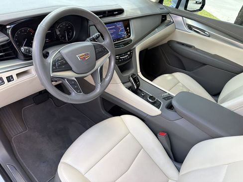 Used 2023 Cadillac XT5 Premium Luxury FWD image 4