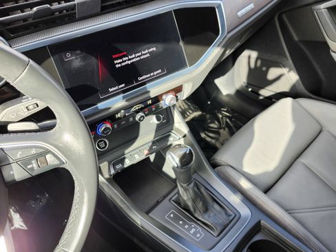 Used 2022 Audi Q3 2.0T Premium Plus w/ Premium Plus Package image 32