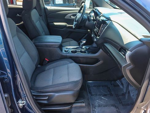 Used 2023 Chevrolet Traverse LT FWD image 17