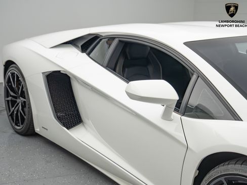 Used 2014 Lamborghini Aventador LP 700-4 image 3