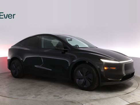 Used 2026 Tesla Model Y Long Range RWD image 14