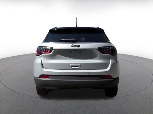 Used 2025 Jeep Compass Limited image 12