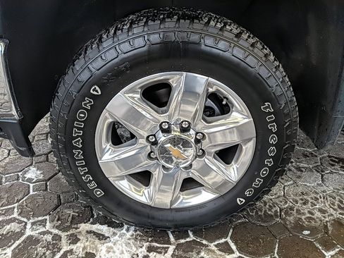 Used 2021 Chevrolet Silverado 2500 LTZ w/ LTZ Plus Package image 11