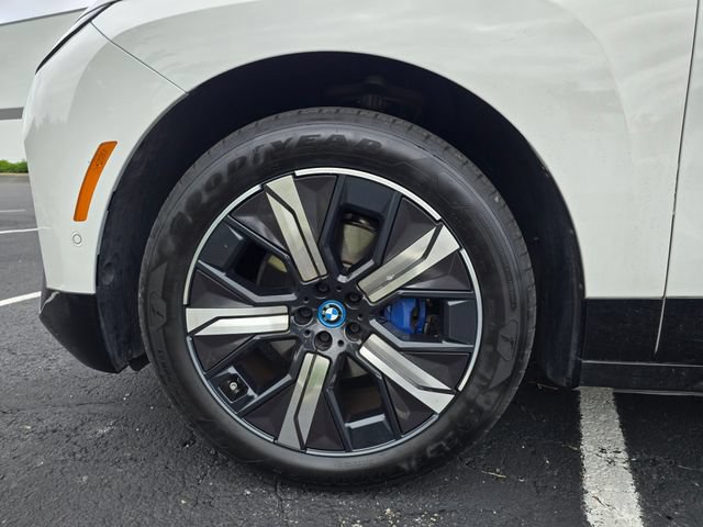 Used 2024 BMW iX xDrive50 w/ Sport Package AWD/4WD image 13