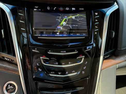 Used 2019 Cadillac Escalade ESV Premium Luxury AWD/4WD image 30