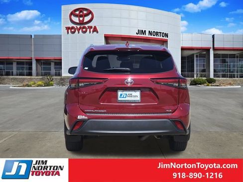 Used 2023 Toyota Highlander XLE FWD image 6