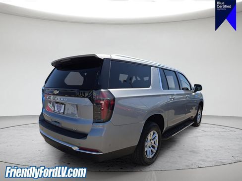 Used 2025 Chevrolet Suburban LT AWD/4WD image 6
