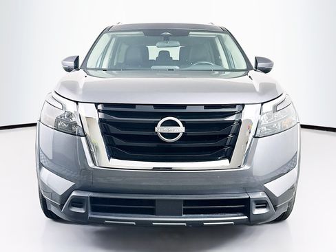 Used 2025 Nissan Pathfinder SV FWD image 2