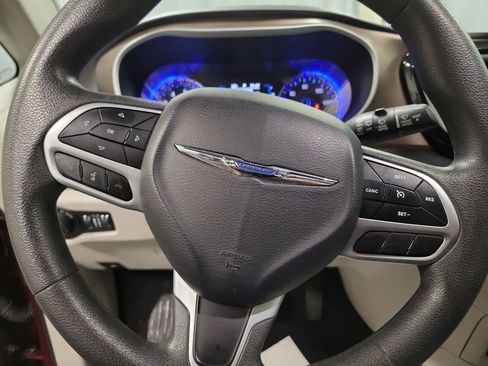 Used 2017 Chrysler Pacifica Touring Plus w/ Tire & Wheel Group image 18