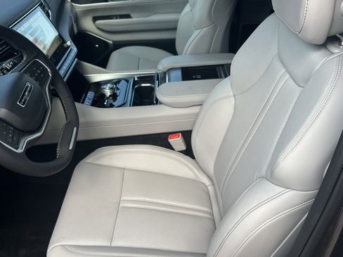 New 2026 Jeep Grand Wagoneer L 4WD w/ Premium Group I image 18