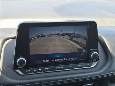 Used 2025 Nissan Rogue SV FWD image 13