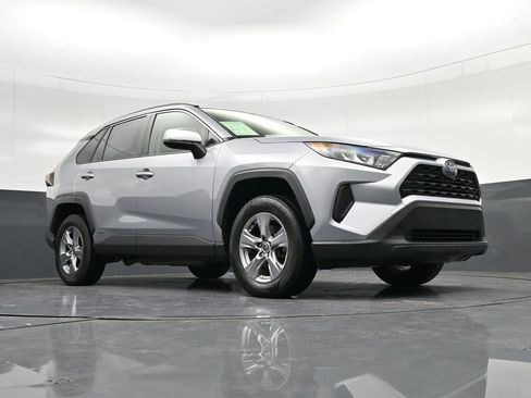 Used 2022 Toyota RAV4 LE AWD/4WD image 32