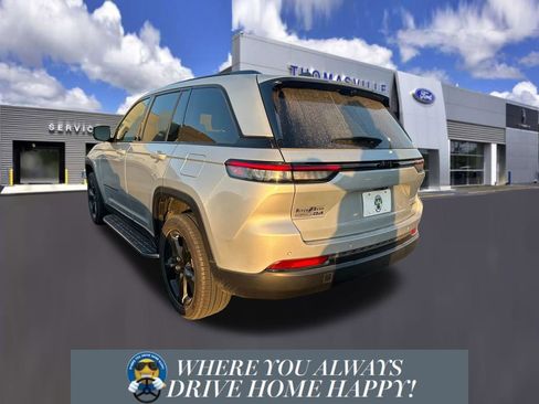 Used 2024 Jeep Grand Cherokee Limited w/ Luxury Tech Group II image 4