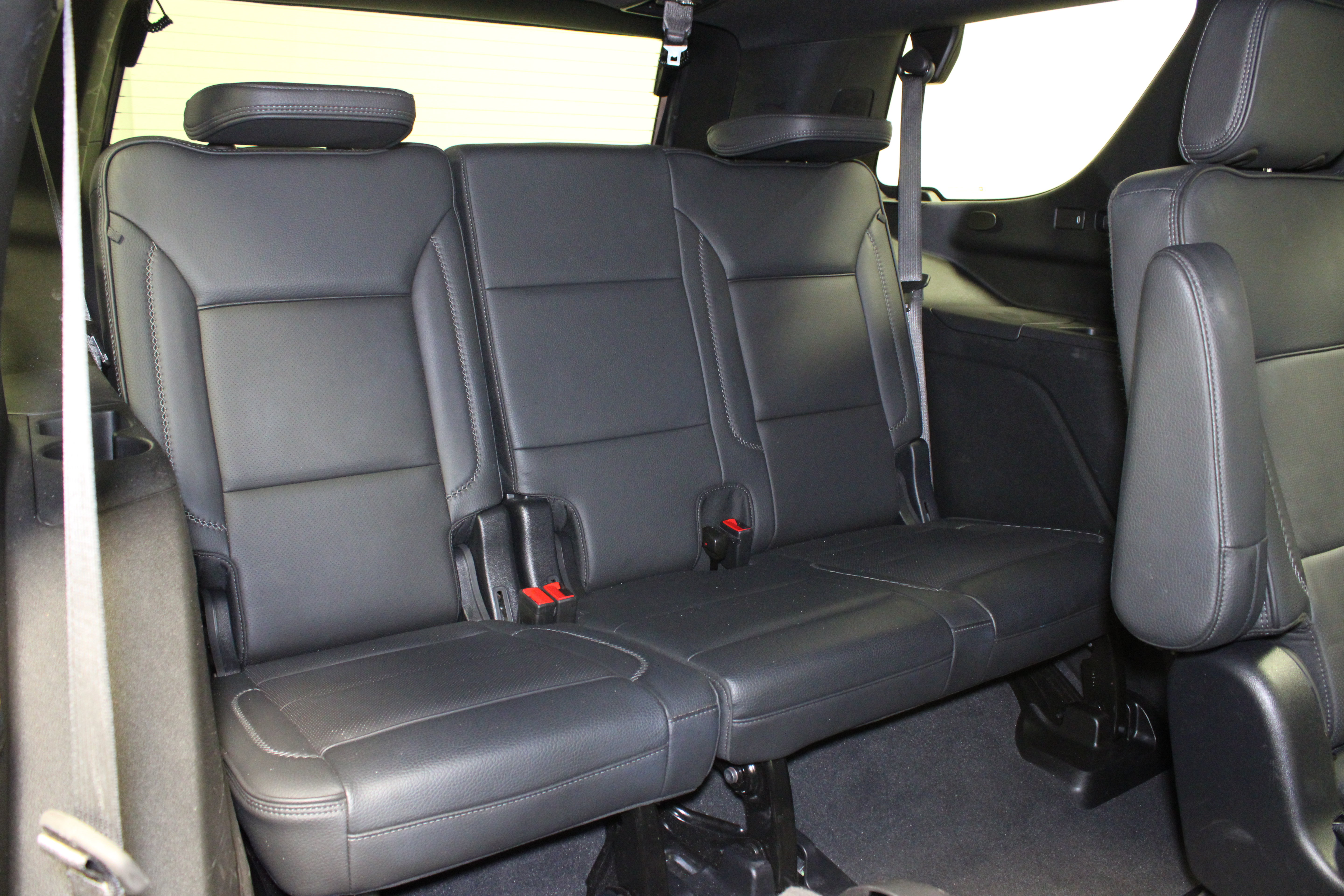 Used 2025 GMC Yukon Denali AWD/4WD image 17