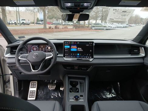 New 2026 Volkswagen Tiguan SE R-Line FWD image 12