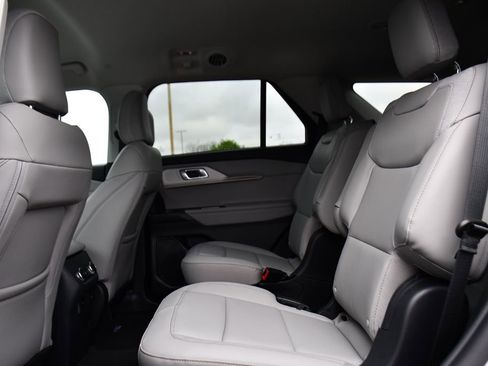 Used 2026 Ford Explorer Active w/ Active Comfort Package AWD/4WD image 18