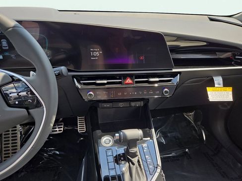 New 2025 Kia Niro EX Touring image 25