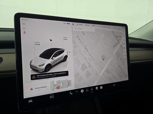 Used 2024 Tesla Model Y Long Range AWD/4WD image 18