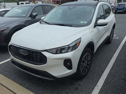 Used 2025 Ford Escape SE w/ Class II Trailer Tow Package