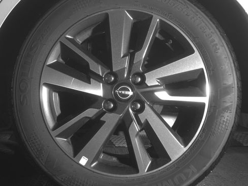 Used 2025 Nissan Versa SV w/ Trunk Package image 14