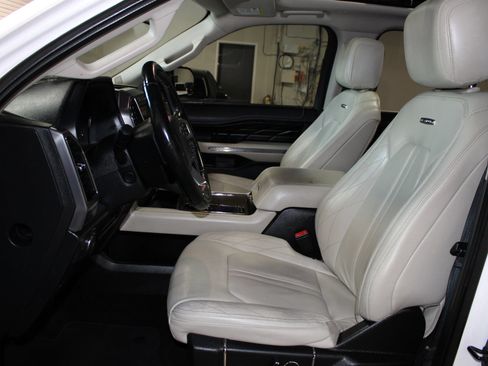Used 2018 Ford Expedition Platinum RWD image 24