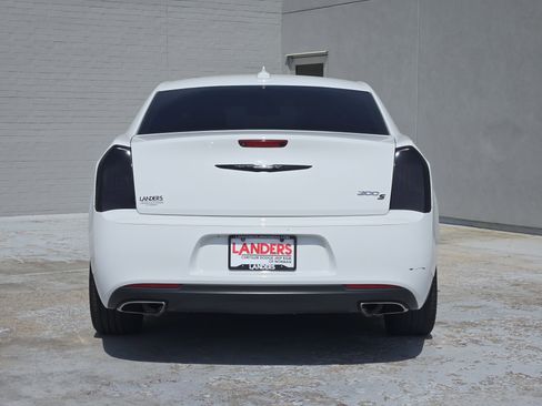 Used 2019 Chrysler 300 S image 6