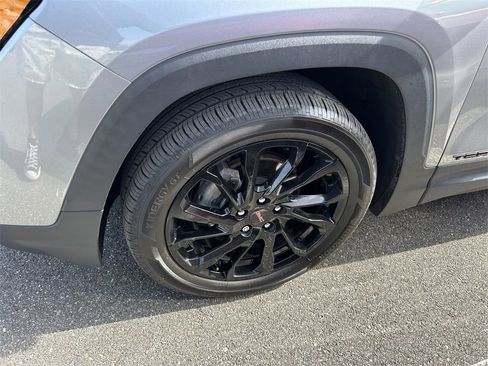 Used 2023 GMC Terrain SLE w/ Driver Convenience Package image 10