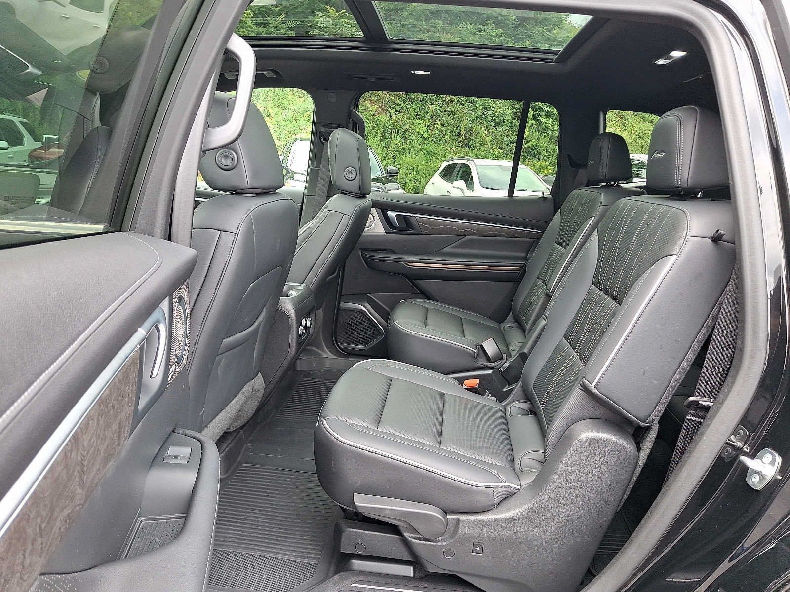 Used 2025 Buick Enclave Avenir w/ Super Cruise Package AWD/4WD image 10